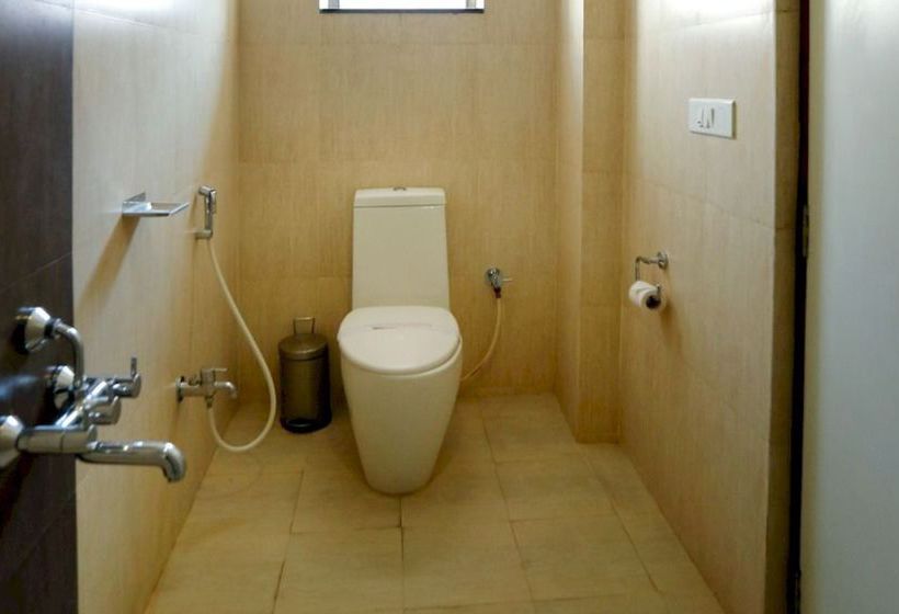 Hotel Oyo Rooms Gachibowlimiyapur Road 7