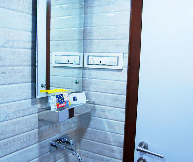 Hotel Stay Vista Rooms Near Marine Drive 14