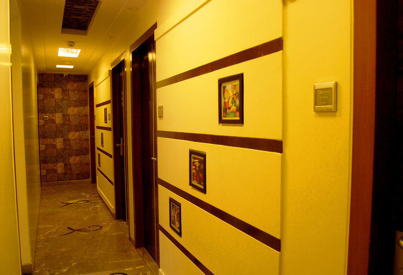 Hotel Stay Vista Rooms Near Marine Drive 2