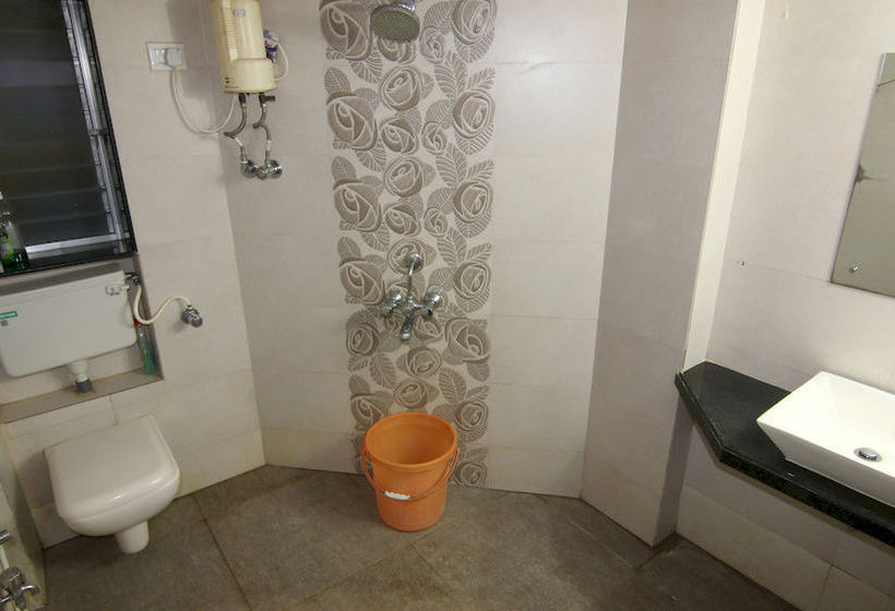 Hotel Oyo Premium Mumbai Sher E Punjab 186 3