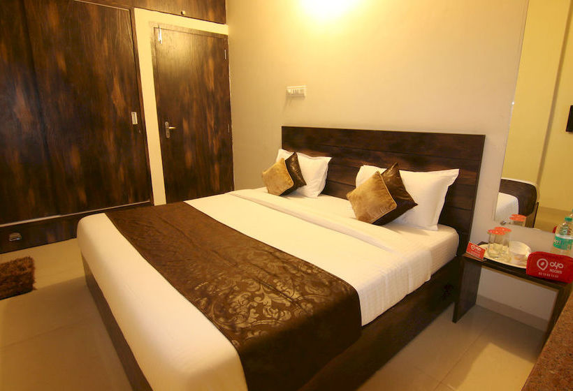 Hotel Oyo Premium Mumbai Sher E Punjab 186 8