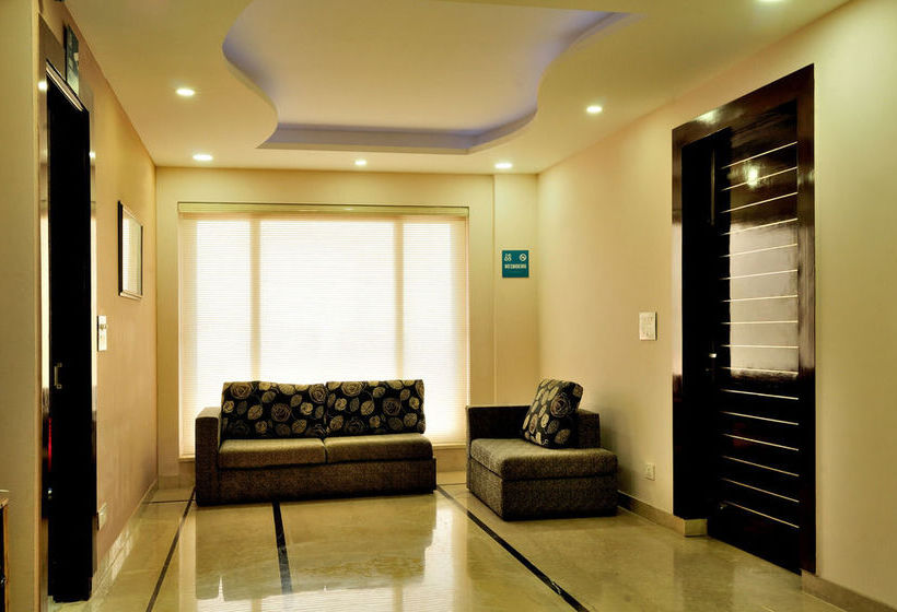 Hotel Zo Rooms Noida Atta Market 12