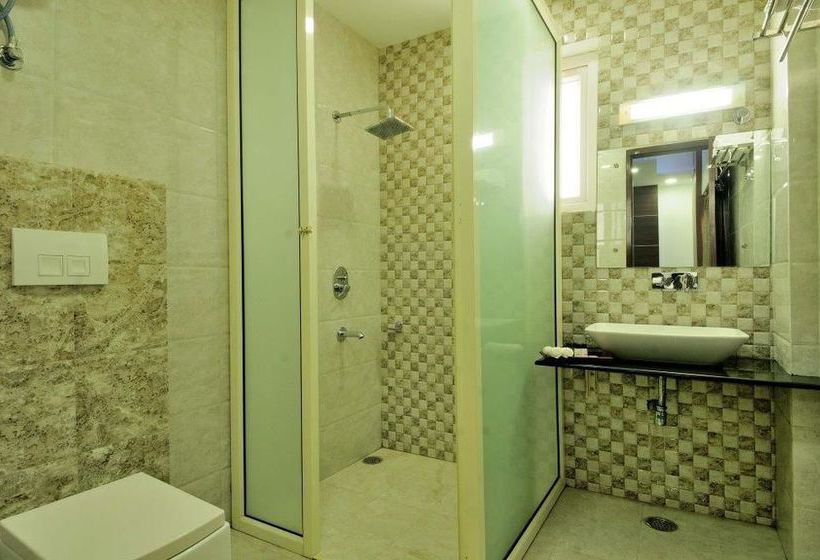 Hotel Zo Rooms Noida Atta Market 15