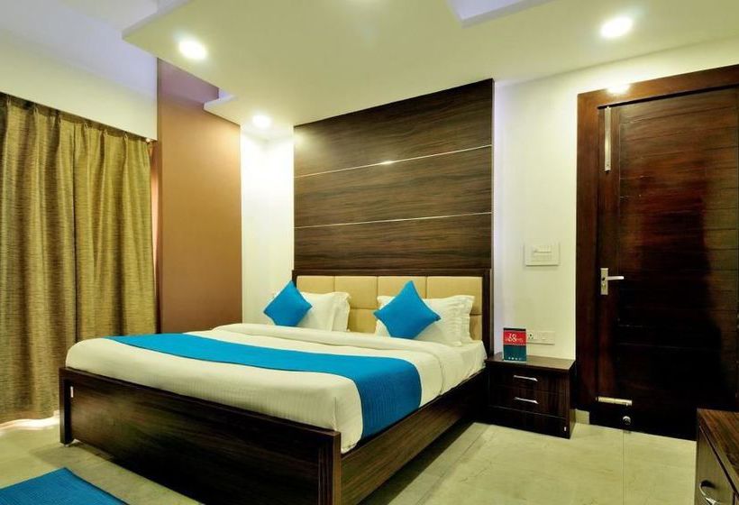 Hotel Zo Rooms Noida Atta Market 16