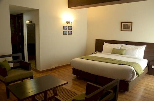 Woodsmoke Resort & Spa 13