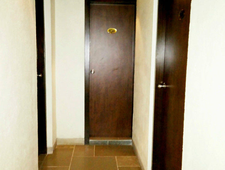 Hotel Stay Vista Rooms At Mumbai Central 4