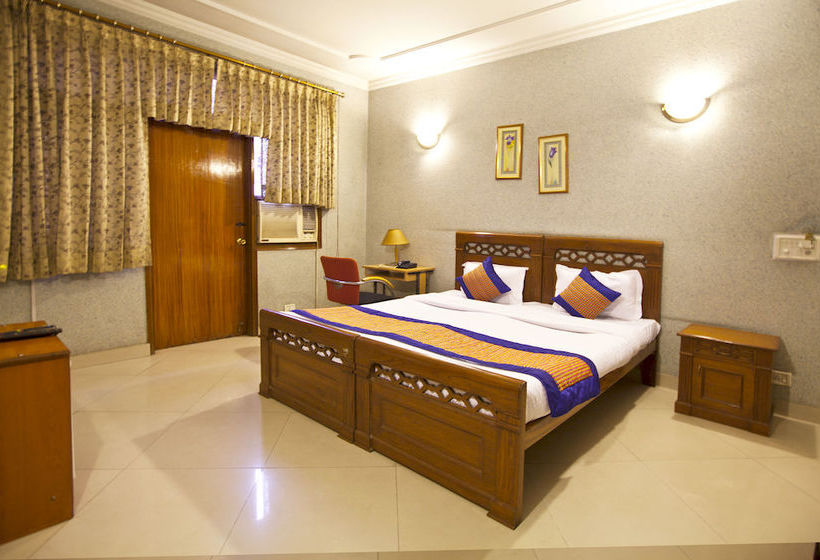 Hotel Oyo Premium Dlf One 12