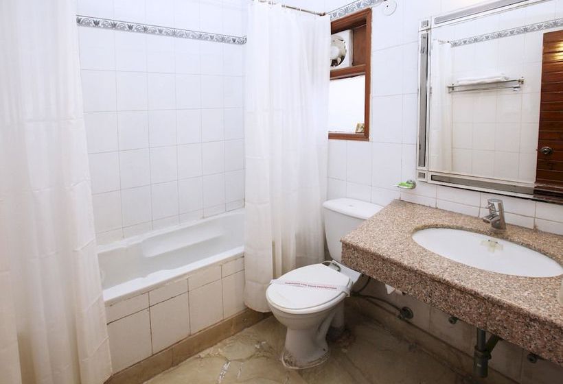 Hotel Oyo Premium Dlf One 2