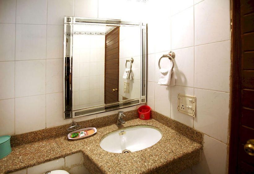 Hotel Oyo Premium Dlf One 4