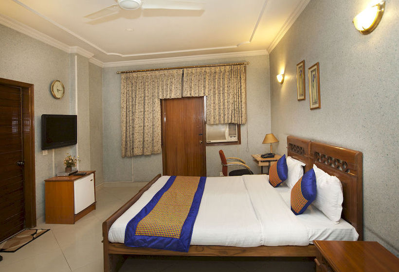 Hotel Oyo Premium Dlf One 9