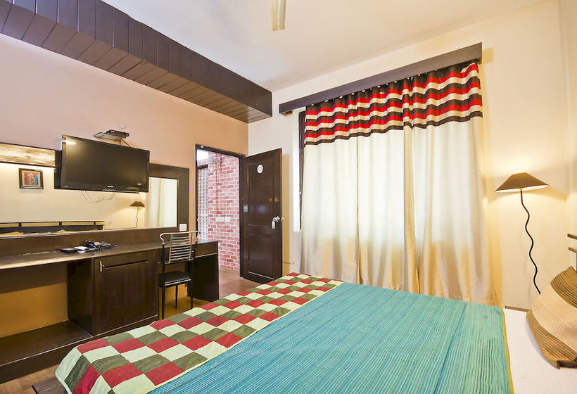 Hotel Oyo Premium Dlf Iii 13