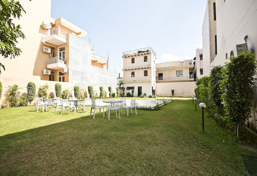 Hotel Oyo Premium Dlf Iii 6