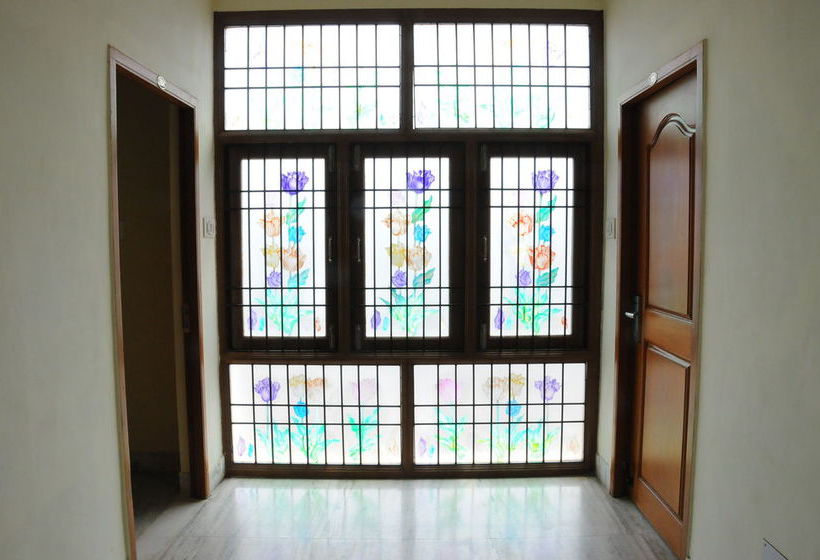 Pension Lloyds Guest House Us Consulate 10