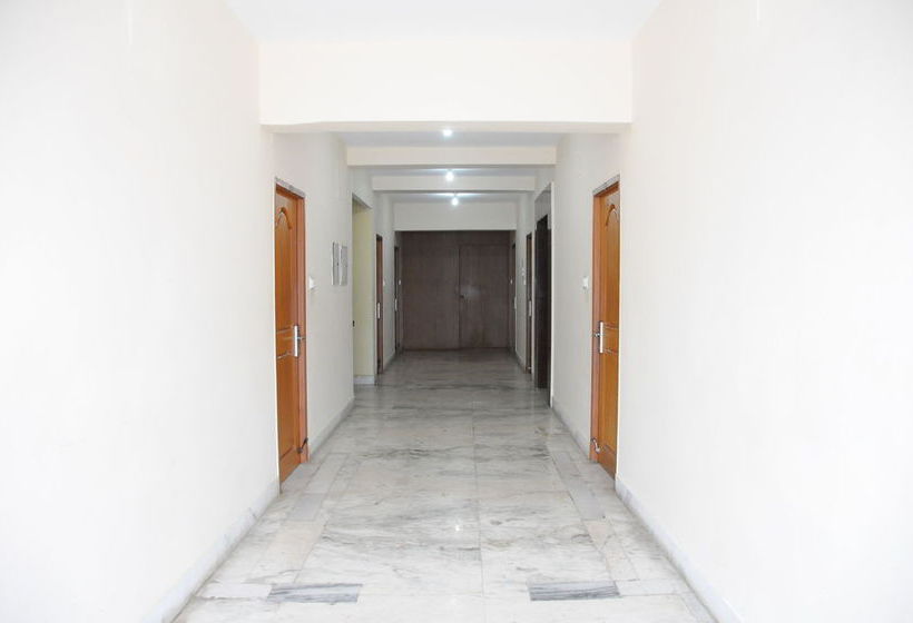 Pension Lloyds Guest House Us Consulate 11