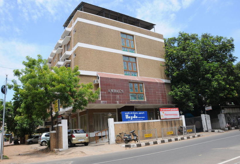 Pension Lloyds Guest House Us Consulate 13