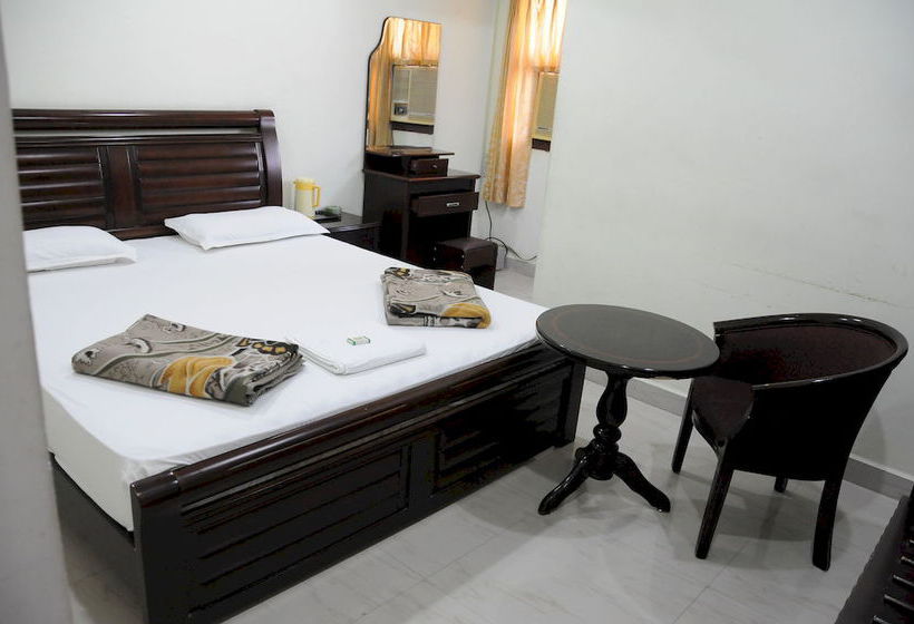 Pension Lloyds Guest House Us Consulate 15