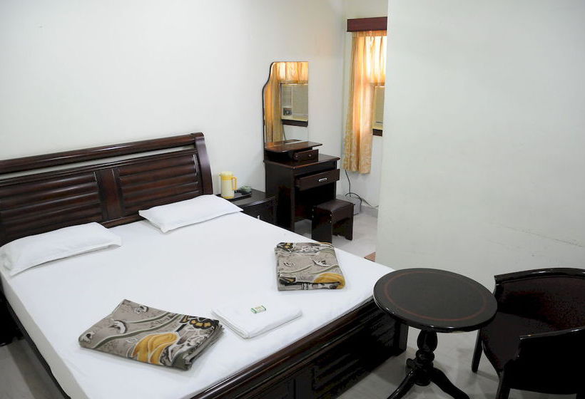 Pension Lloyds Guest House Us Consulate 16