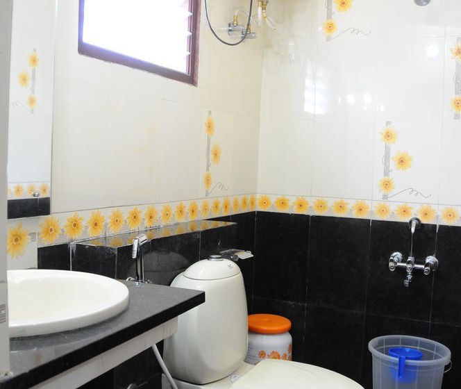 Pension Lloyds Guest House Us Consulate 17