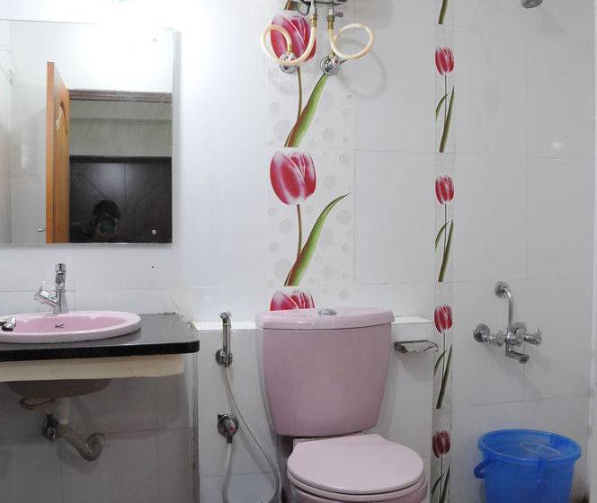 Pension Lloyds Guest House Us Consulate 18