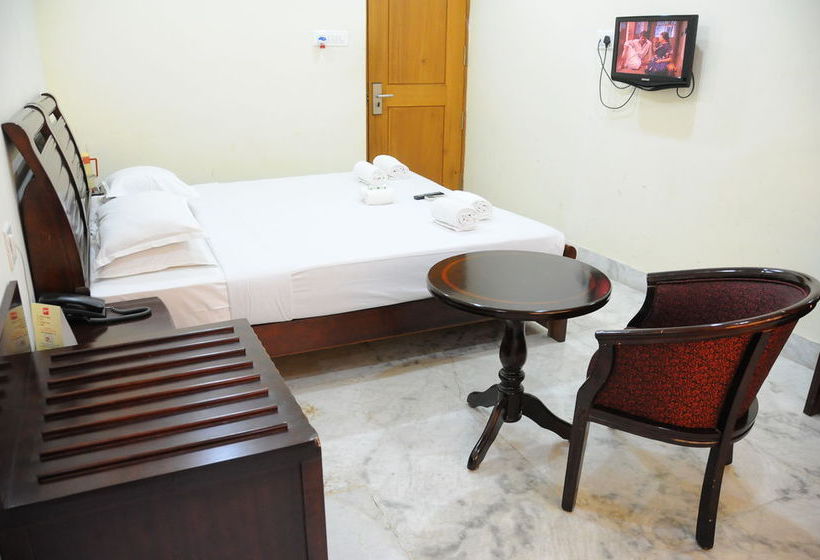 Pension Lloyds Guest House Us Consulate 2