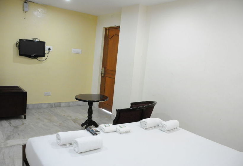 Pension Lloyds Guest House Us Consulate 4