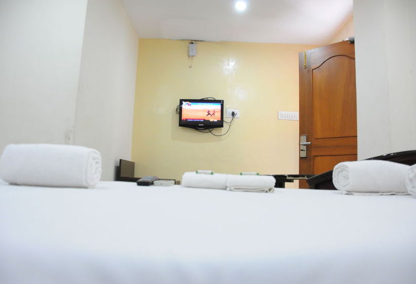 Pension Lloyds Guest House Us Consulate 6