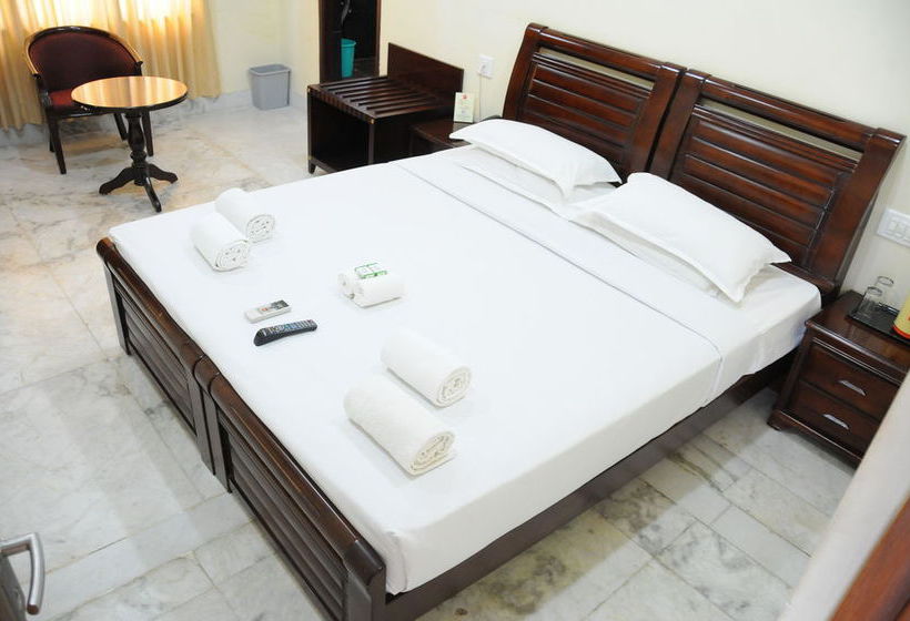 Pension Lloyds Guest House Us Consulate 8