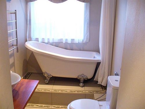 Bed and Breakfast Coral Tree House - Guest House Gauteng