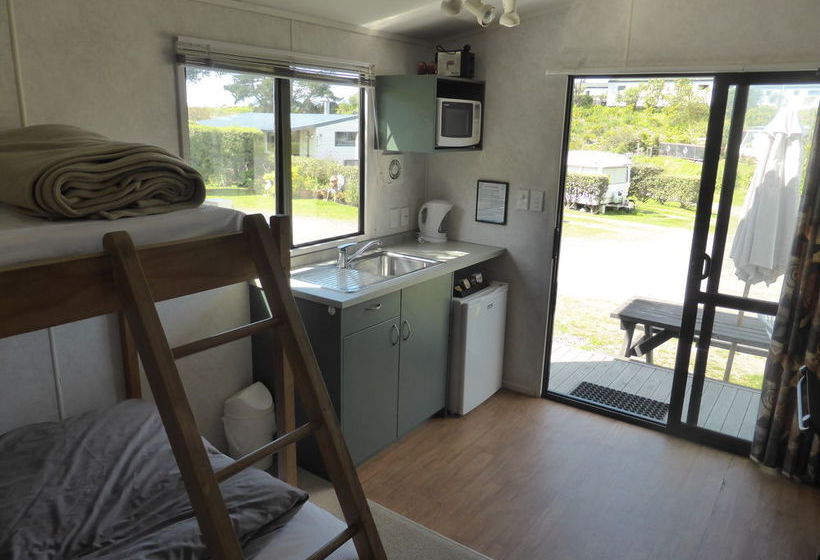 Napier Beach Kiwi Holiday Park & Motels 11