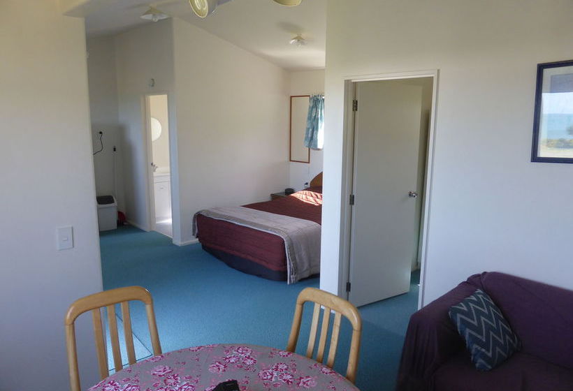 Napier Beach Kiwi Holiday Park & Motels 14