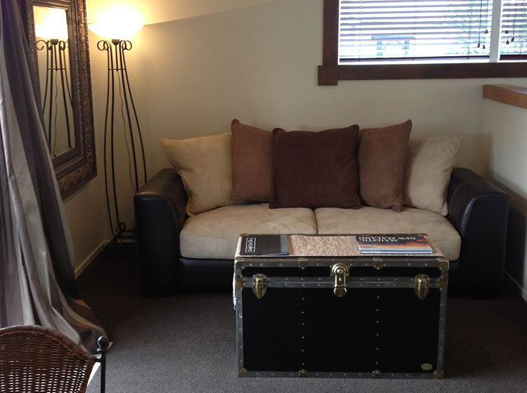 Cambridge Coach House 12