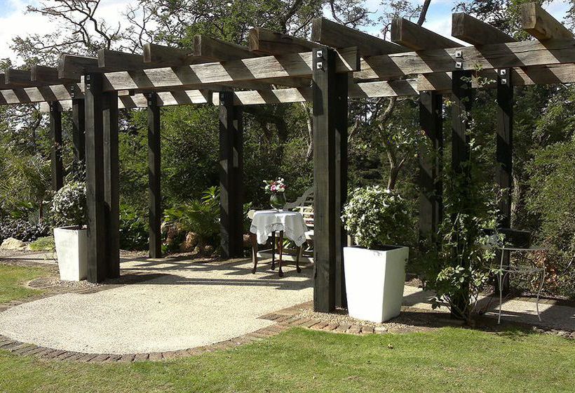 Cambridge Coach House 3