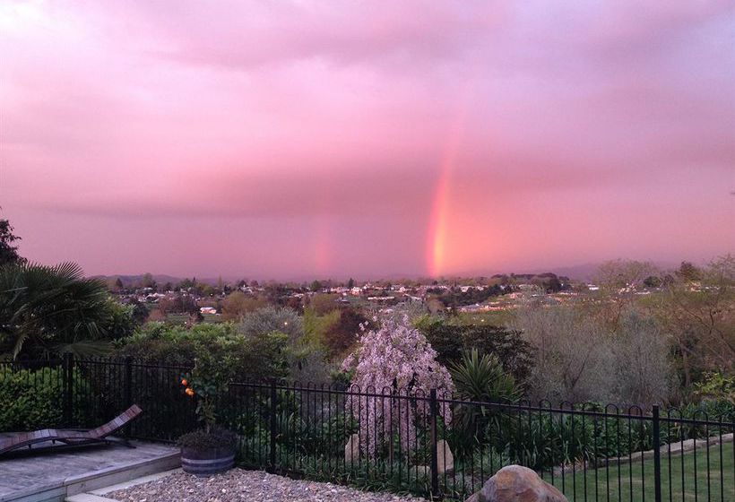 Cambridge Coach House 4