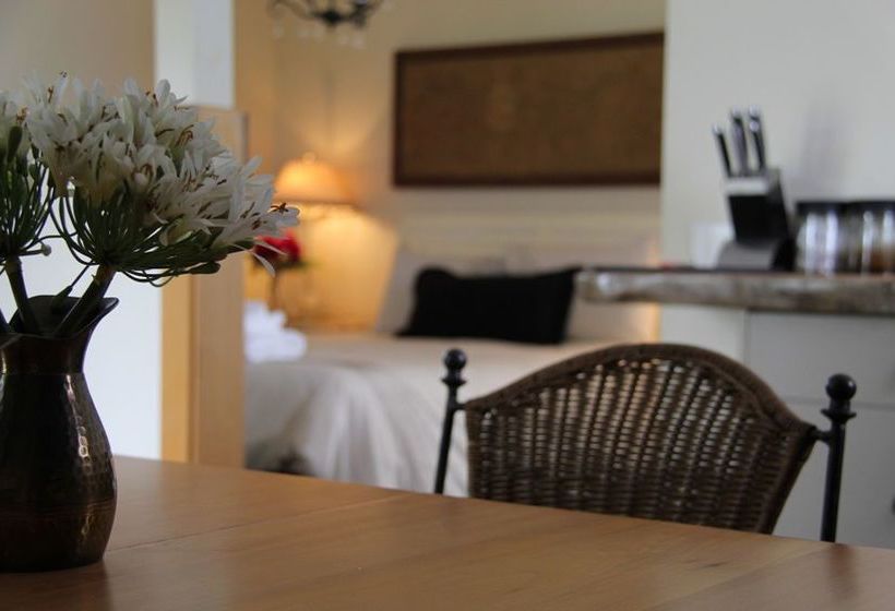 Cambridge Coach House 6