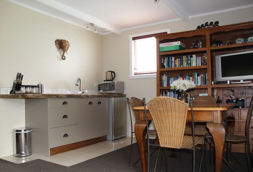 Cambridge Coach House 7