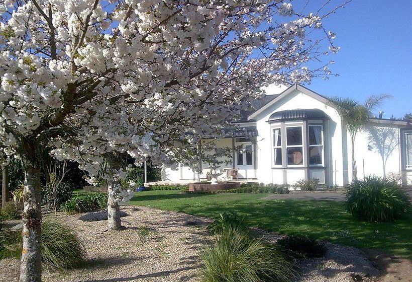 Cambridge Coach House 9