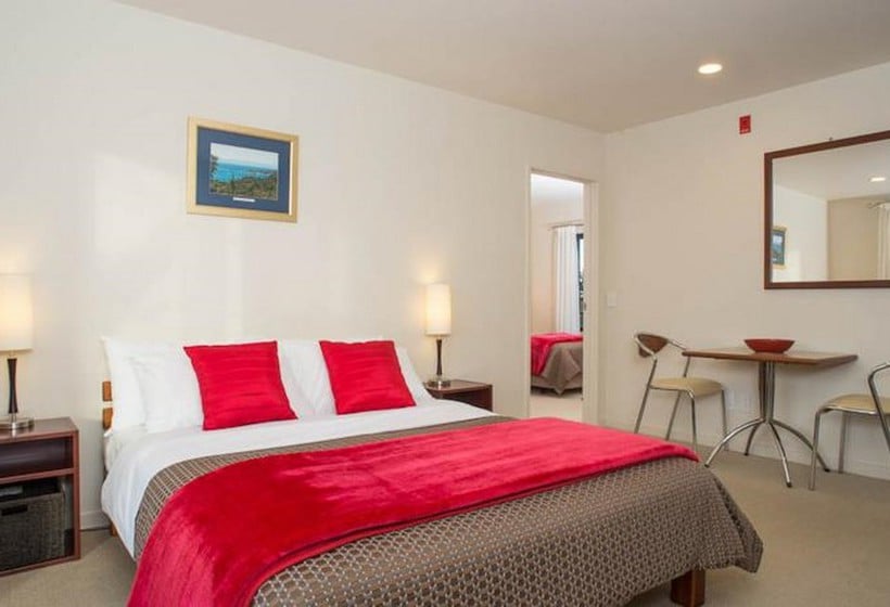 Nautilus Lodge Motel 1