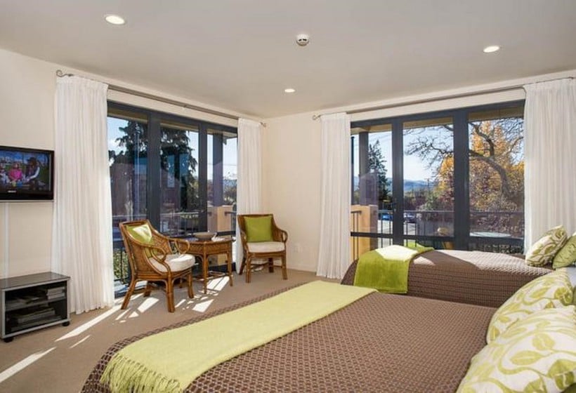 Nautilus Lodge Motel 11