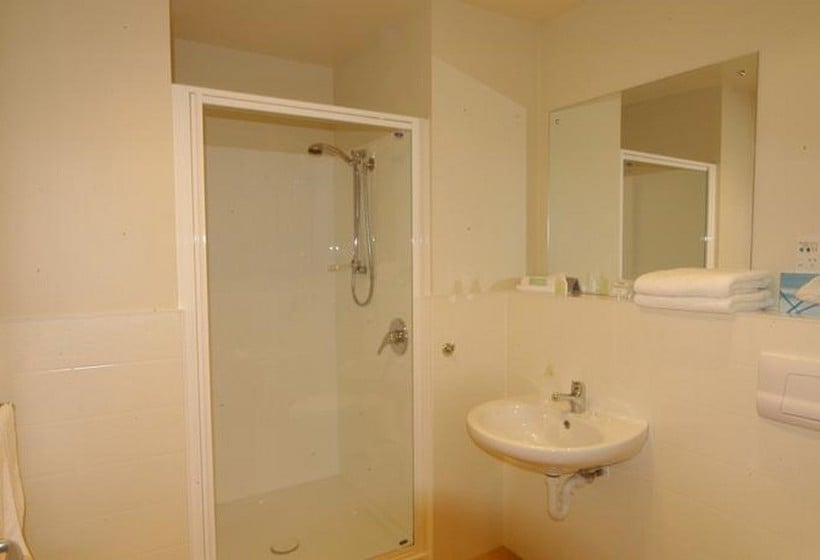 Nautilus Lodge Motel 8