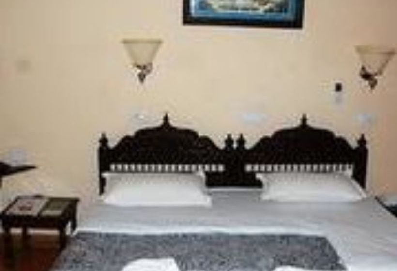 Hotel Vista Rooms At Indira Colony 10