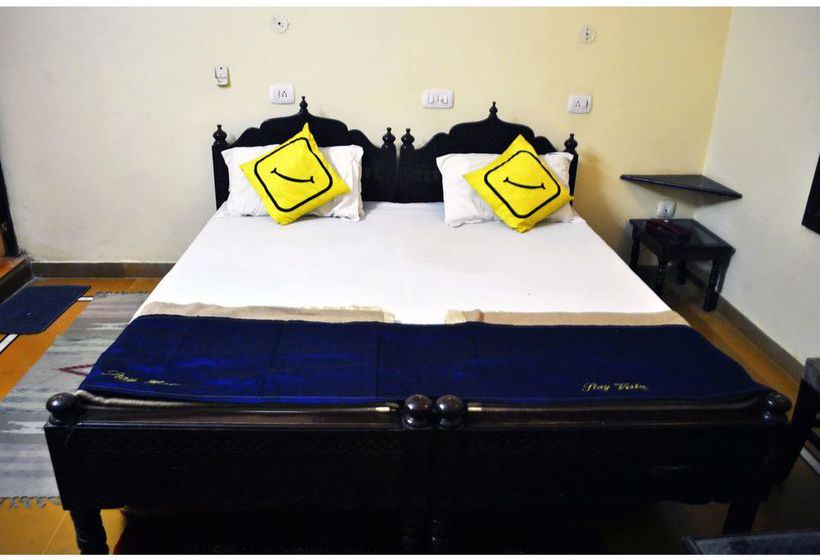 Hotel Vista Rooms At Indira Colony 2