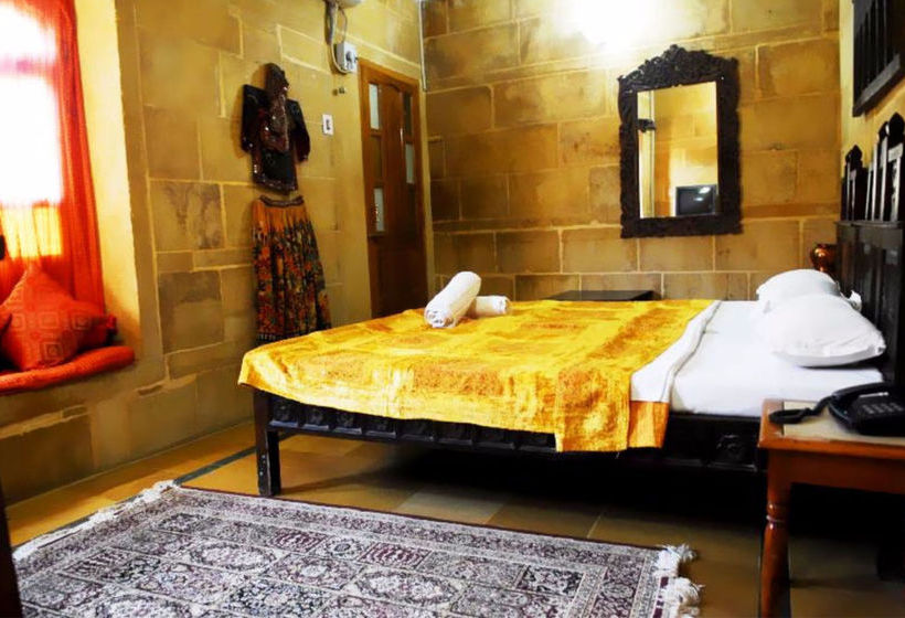 Hotel Vista Rooms At Fort Road 1