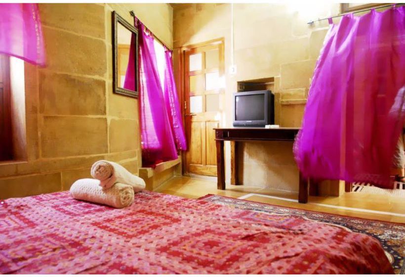 Hotel Vista Rooms At Fort Road 10