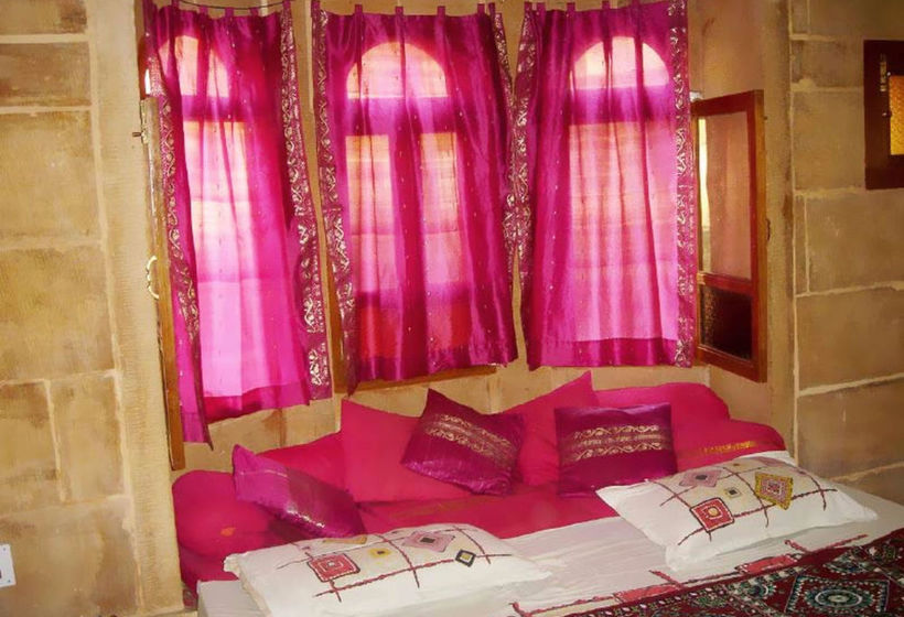 Hotel Vista Rooms At Fort Road 3