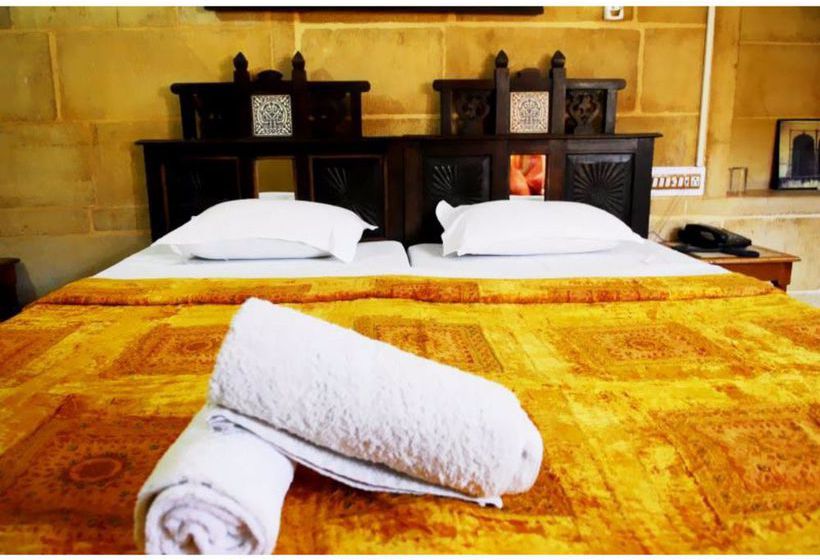 Hotel Vista Rooms At Fort Road 9