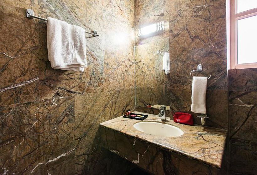 Hotel Oyo Premium Delhi Jaipur Highway 14