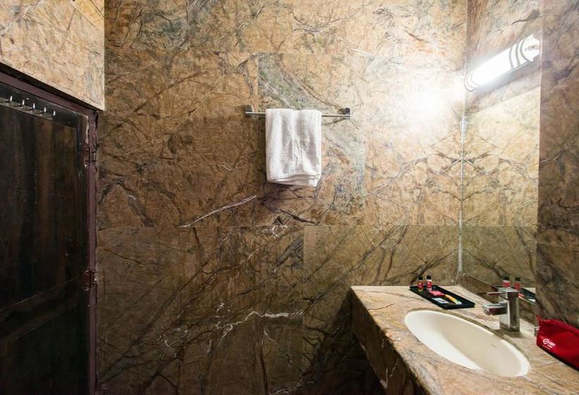 Hotel Oyo Premium Delhi Jaipur Highway 15