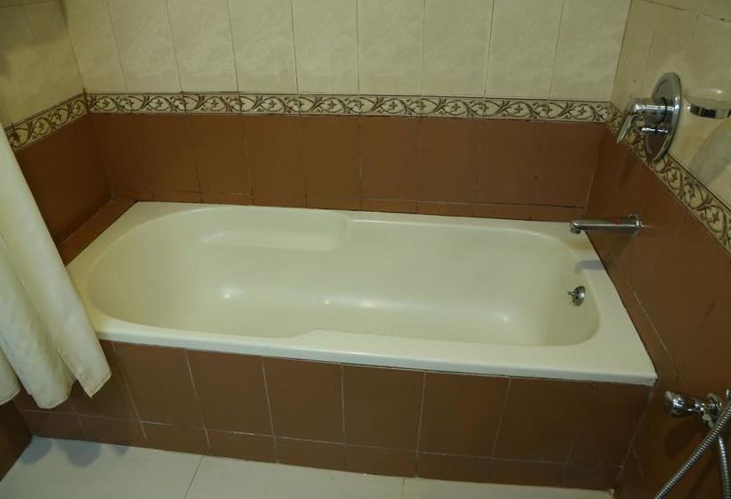 Hotel Oyo Premium Panchkula Bus Stand 2