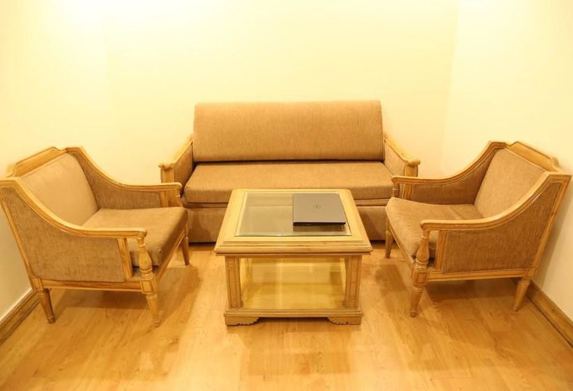 Hotel Oyo Premium Panchkula Bus Stand 4