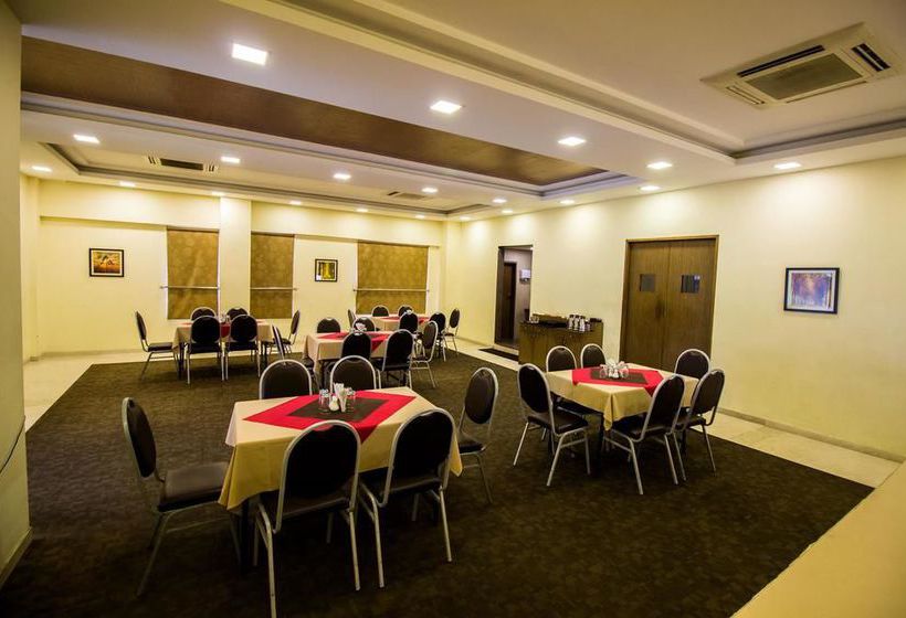 Hotel Oyo Premium Vastrapur Lake 10